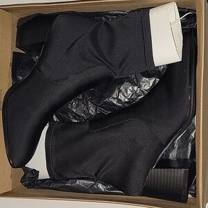 ASOS SZ 7 US SZ 5 UK SOCK BOOTIES PULL ON